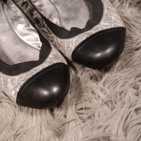 Tory Burch flats - Picture 2 of 8